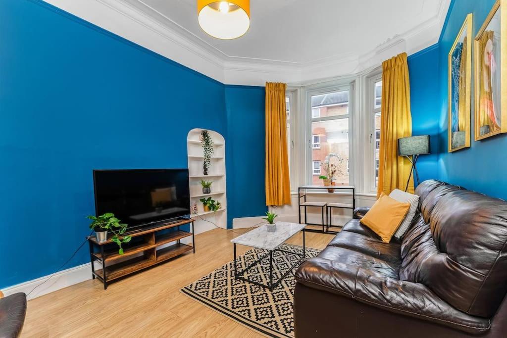 Traditional 1-Bed Flat In Southside Глазго Экстерьер фото